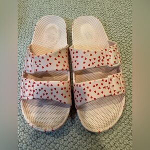Freedom Moses Heart Pattern Slide Sandals